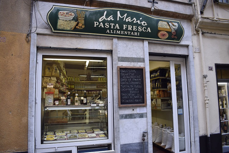 A spasso per i caruggi: tour tra le botteghe del centro storico di Genova
