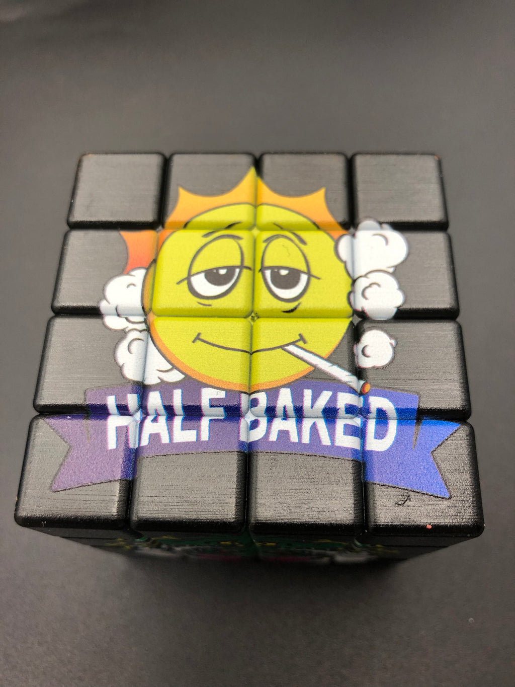 Grinder metallo CUBO DI RUBIK 4 parti alieno HALF BACKED
