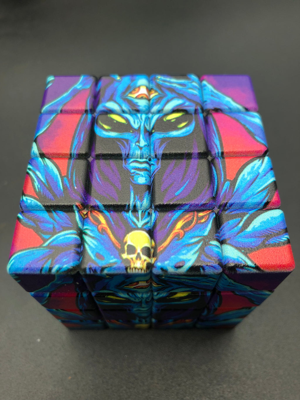 Grinder metallo CUBO DI RUBIK 4 parti alieno HALF BACKED