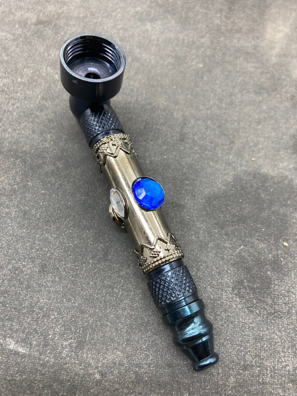Pipa in metallo elegante con ornamenti smotabile